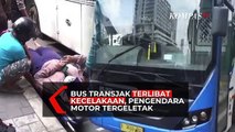 Bus Transjak Terlibat Kecelakaan di Mampang, Pengendara Motor Tergeletak