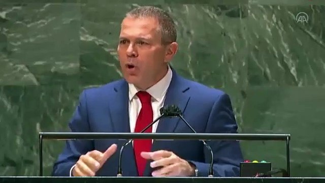 İsrail'in Birleşmiş Milletler Daimi Temsilcisi Gilad Erdan kürsüde BM raporunu yırttı!