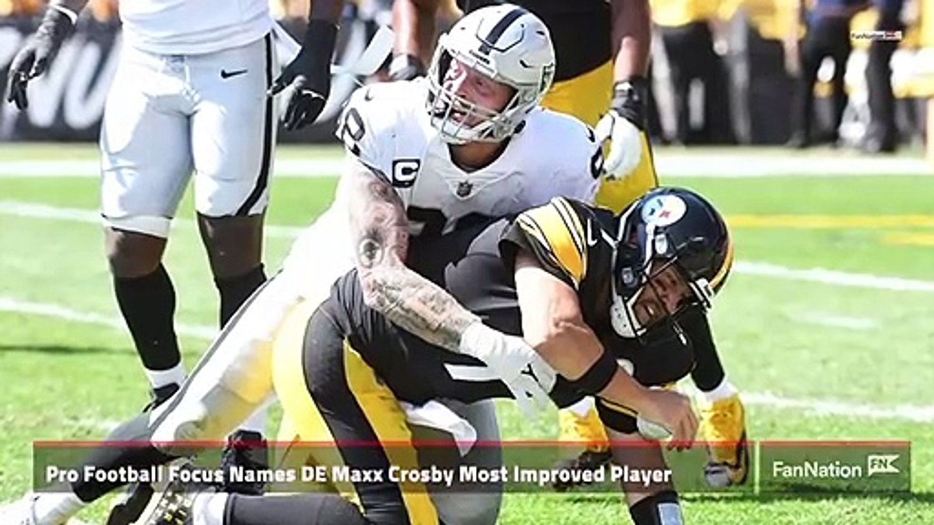 Raiders DE Maxx Crosby Named AFC Defensive Player of the Week