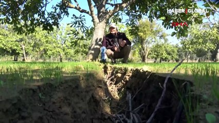 Aydın'da bu derin çatlaklar bir ilçenin kabusu oldu: Her gün ihbar geliyor, tehlike büyüyor