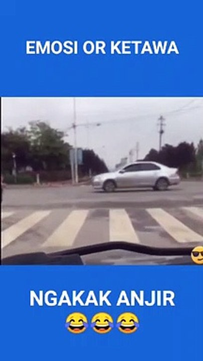 PRANK ORANG BERKENDARA DILAMPU MERAH