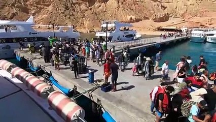 السياح الروس يعيدون الحياة لمنتجع شرم الشيخ المصري بعد استئناف الطيران