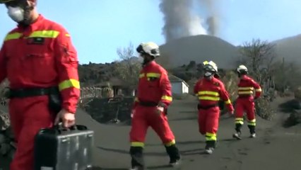La Palma volcano attracts thousands of visitors for holiday weekend