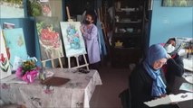 ZONGULDAK - Evlerin duvarlarını kadınların yaptığı resimler süslüyor