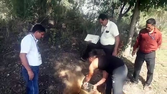 दुकानदार बेच रहे खराब मिठाई, 25 किलो मिल्क केक व 60 किलो रसगुल्ले करवाए नष्ट