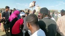 شاهد | متظاهرون مناهضون للانقلاب في السودان يغلقون شوارع في الخرطوم
