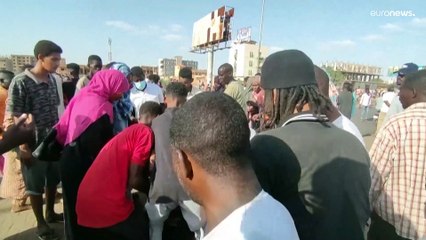 Download Video: شاهد | متظاهرون مناهضون للانقلاب في السودان يغلقون شوارع في الخرطوم