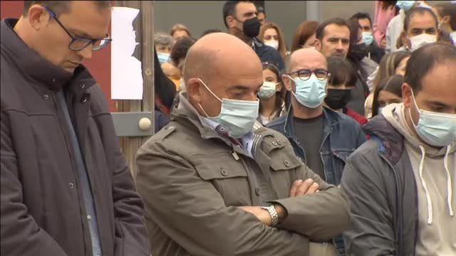 Entre la tristeza y la reivindicación, los vecinos de Lardero rinden homenaje a Álex