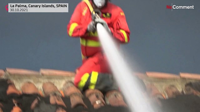 Canary Islands volcano still erupting, ash worries locals