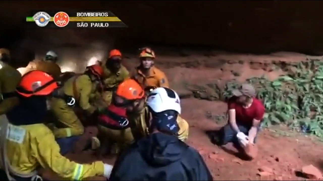Bombeiros soterrados