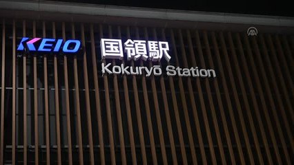 Tokyo'da trende yolculara bıçakla saldıran adam vagonu ateşe verdi