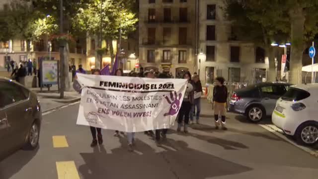 Concentración en Ripoll para condenar el presunto asesinato de una mujer a manos de su hijo