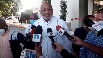 Fulcar asiste a velatorio de Reinaldo