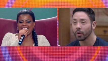 Tati Quebra Barraco no Hora do Faro distribuindo plaquinhas no quadro Falando na Cara - Completo
