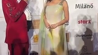 Mahira Khan at the red carpet of Filmfare Me achievers night