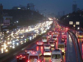 İstanbul'da haftanın ilk iş gününde trafik yoğunluğu