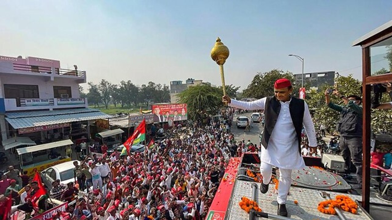 Akhilesh Yadav compares Jinnah with Mahatma Gan...