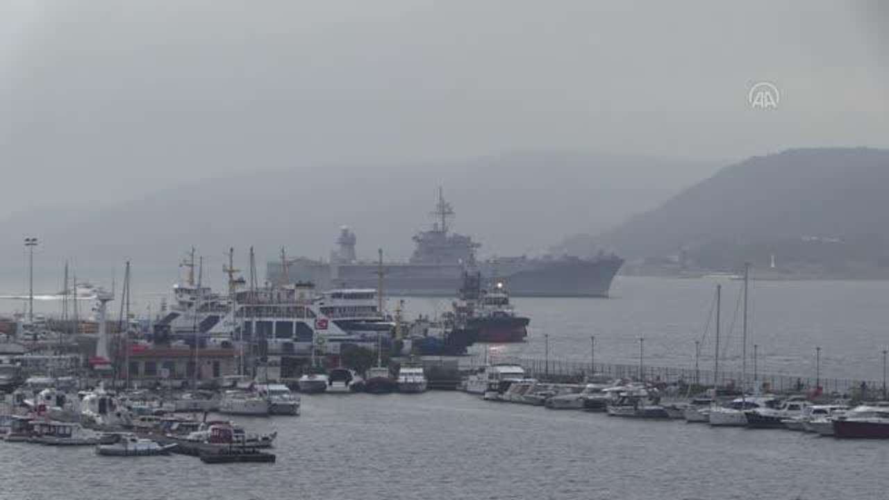 ÇANAKKALE - ABD donanmasına ait savaş gemisi Çanakkale Boğazı'ndan geçti