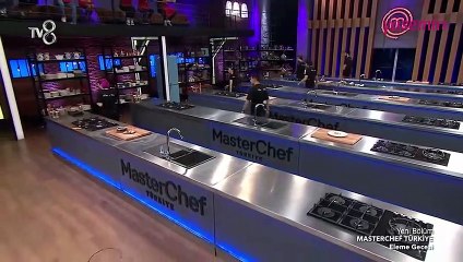 MasterChef'te bir ilk! Danilo Şef kaşık attı...