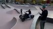 Il perd le contrôle de son tricycle dans un skate park !