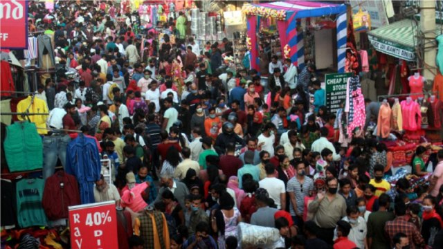 Covid-19 rules violated as markets see huge crowd