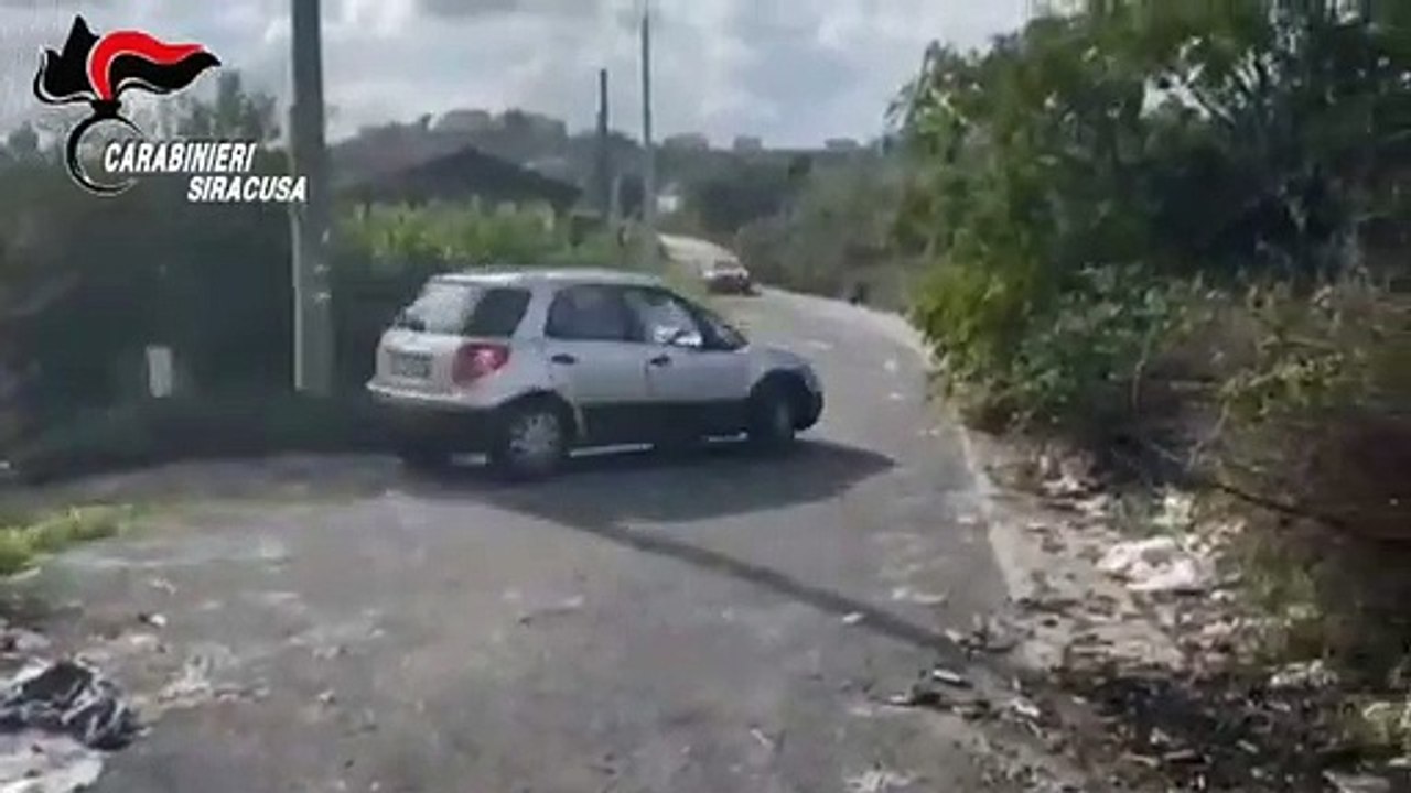 SIRACUSA: IMPRENDITORE  CONSEGNA SOLDI AI SUOI ESTORTORI. MA I CARABINIERI LI STAVANO ASPETTANDO: 3 ARRESTI