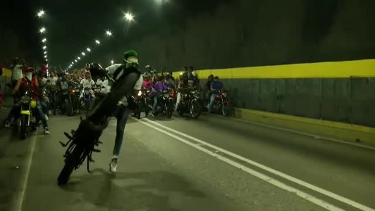 Motoristas venezolanos reivindican sus acrobacias como deporte