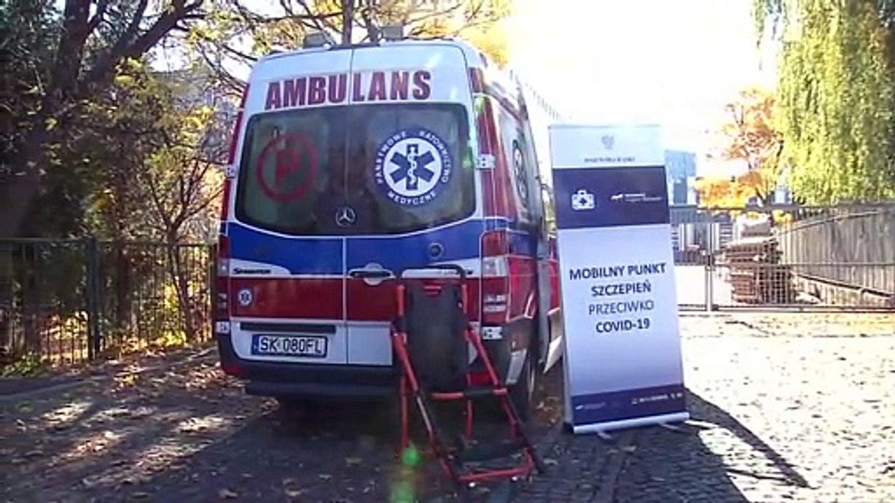 Impfung auf dem Friedhof an Allerheiligen - so kämpft Polen gegen Covid-19