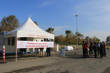 SAMSUN'DA ARAÇTAN İNMEDEN PCR TESTİ UYGULAMASI