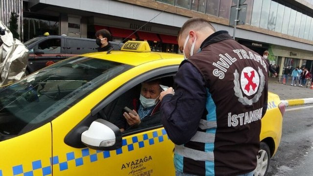 Ceza yiyen taksici ağzını bozdu