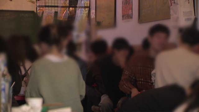 단계적 일상회복 첫날밤...홍대 거리 인파 '북적' / YTN