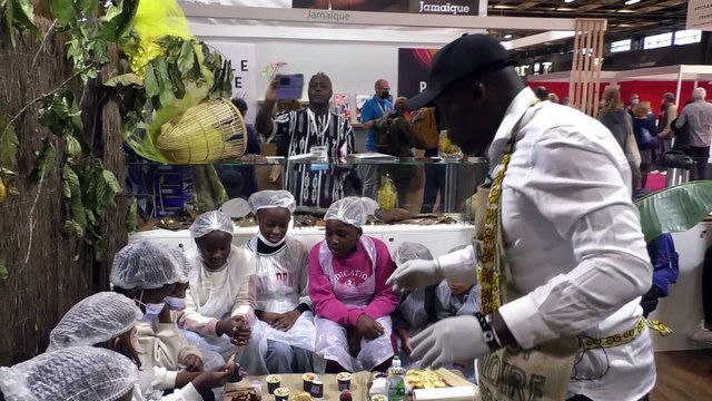 Salon du Chocolat de Paris : Les enfants apprennent le processus de transformation du cacao