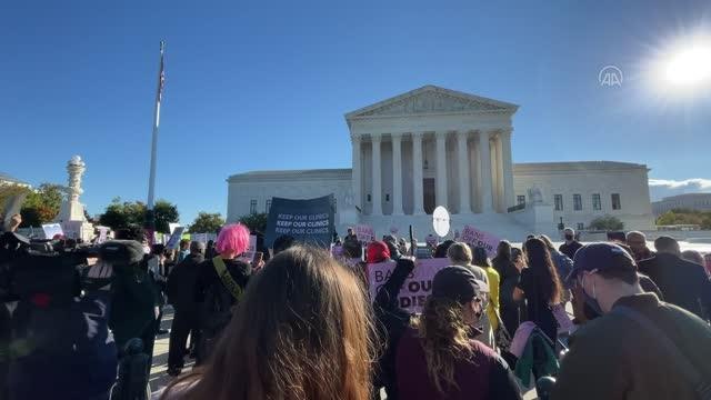 WASHINGTON - ABD'de yüzlerce kişi Teksas'ta yürürlüğe giren kürtaj yasasını protesto etti