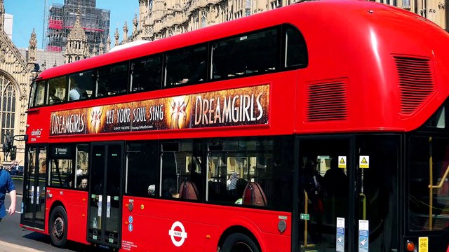 Символ Лондона. Красные двухэтажные автобусы.