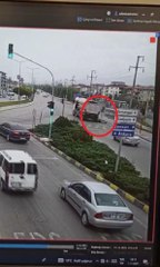 DÜŞERKEN BAŞINI KAMYON KASASINA ÇAPIP ÖLDÜ