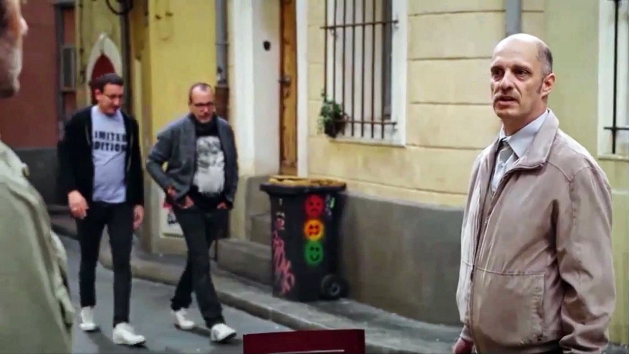 Plus belle la vie : [Spoilers] - Franck surprend une conversation au téléphone entre Meinard et Barrault...