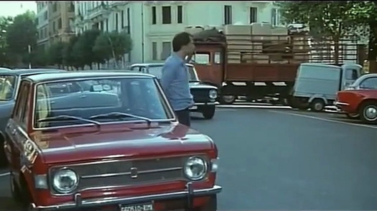 Pippo Franco migliori scene divertenti dal film Furto di sera bel colpo si spera - il furto casereccio