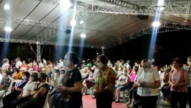 Na véspera do Dia de Finados, missa é realizada no cemitério central