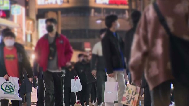 [뉴스라이브] 일상회복 시작부터 확산 걱정...정부 “감염 2~3배 늘 수도 / YTN