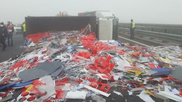 Kuzey Marmara Otoyolu'nda 6 aracın karıştığı zincirleme kaza