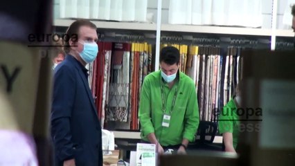 Edmundo Arrocet recorre los pasillos de Leroy Merlin