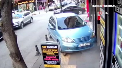 Pendik'te kaldırıma çıkan otomobilin altında kalmaktan saniyelerle kurtuldular