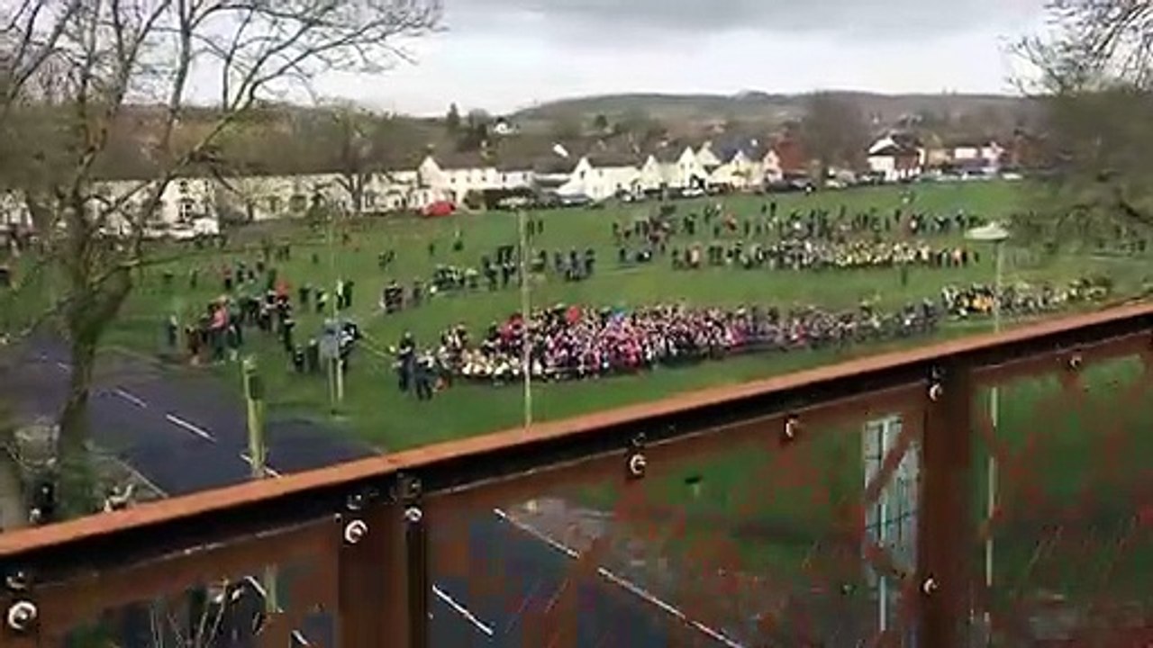 School children welcome the Flying Scotsman into Alton