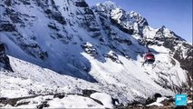 Les opérations pour retrouver trois jeunes alpinistes français, portés disparus au Népal après une avalanche dans la région de l’Everest, ont repris malgré l’espoir 