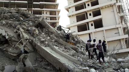 Varios muertos y desaparecidos tras derrumbarse un edificio en Lagos