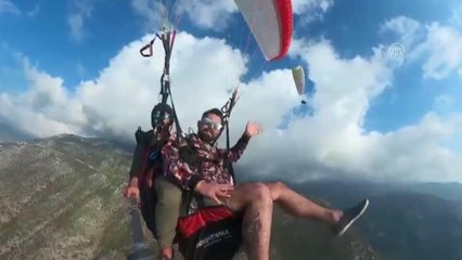 ZONGULDAK - Kız arkadaşına yamaç paraşütünde sürpriz evlilik teklifi yaptı