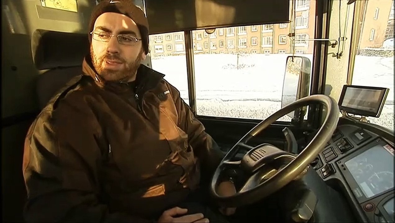 Muslimer bag rattet til jul | Nordjyllands Trafikselskab | Kamal Hussein | Aalborg | 23-12-2010 | TV2 NORD @ TV2 Danmark
