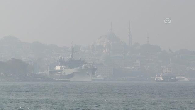 ABD donanmasına ait savaş gemisi Sarayburnu Limanı'na demirledi