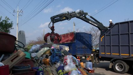 "속이 다 시원해요"...묵은 쓰레기 청소 대작전 / YTN