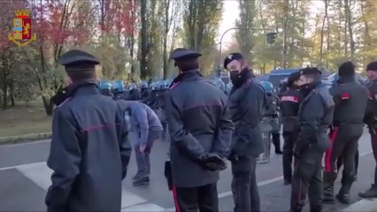 Rave di Torino, l'operazione di sgombero delle forze ordine